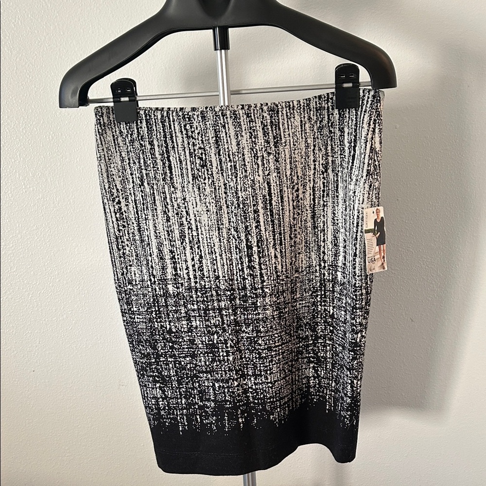 Karen Kane Black and White Textured Pencil Skirt